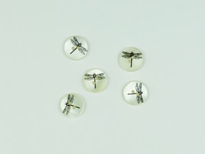 Off white matt shell button with black dragonfly 18mm